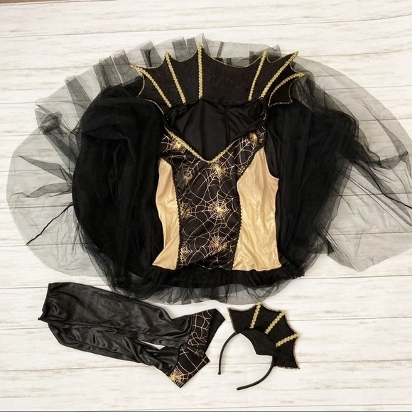 Totally Ghoul Other - Vampire Queen Costume